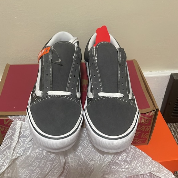 Brand new in box Old skool lite suede/canvqs pewter color vans. Size 9.5 US. - Picture 3 of 5